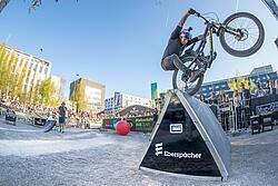 Bike-Profi Danny MacAskill auf dem Caravan Salon